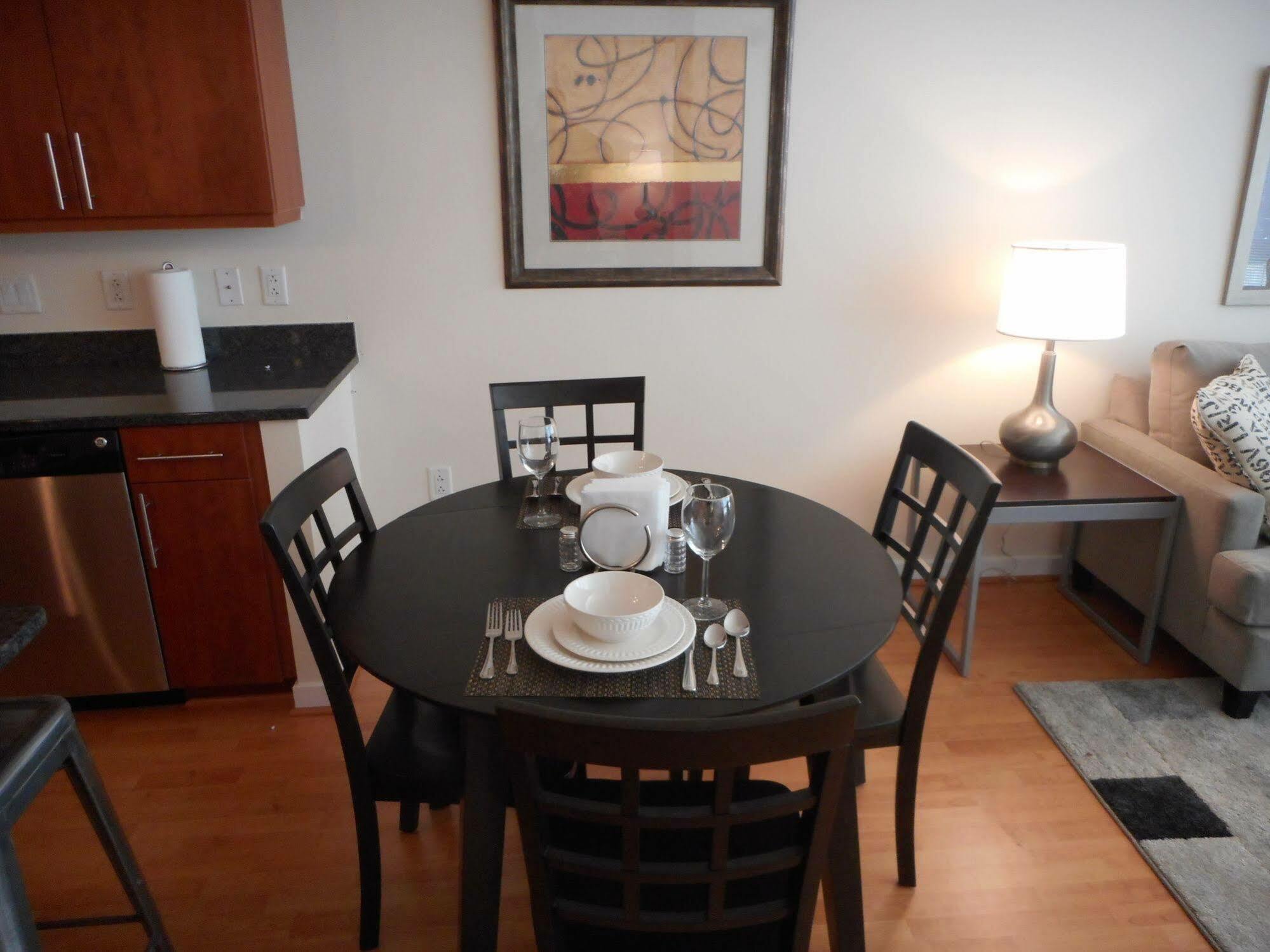 Weichert Suites At Wisconsin Place Chevy Chase Luaran gambar